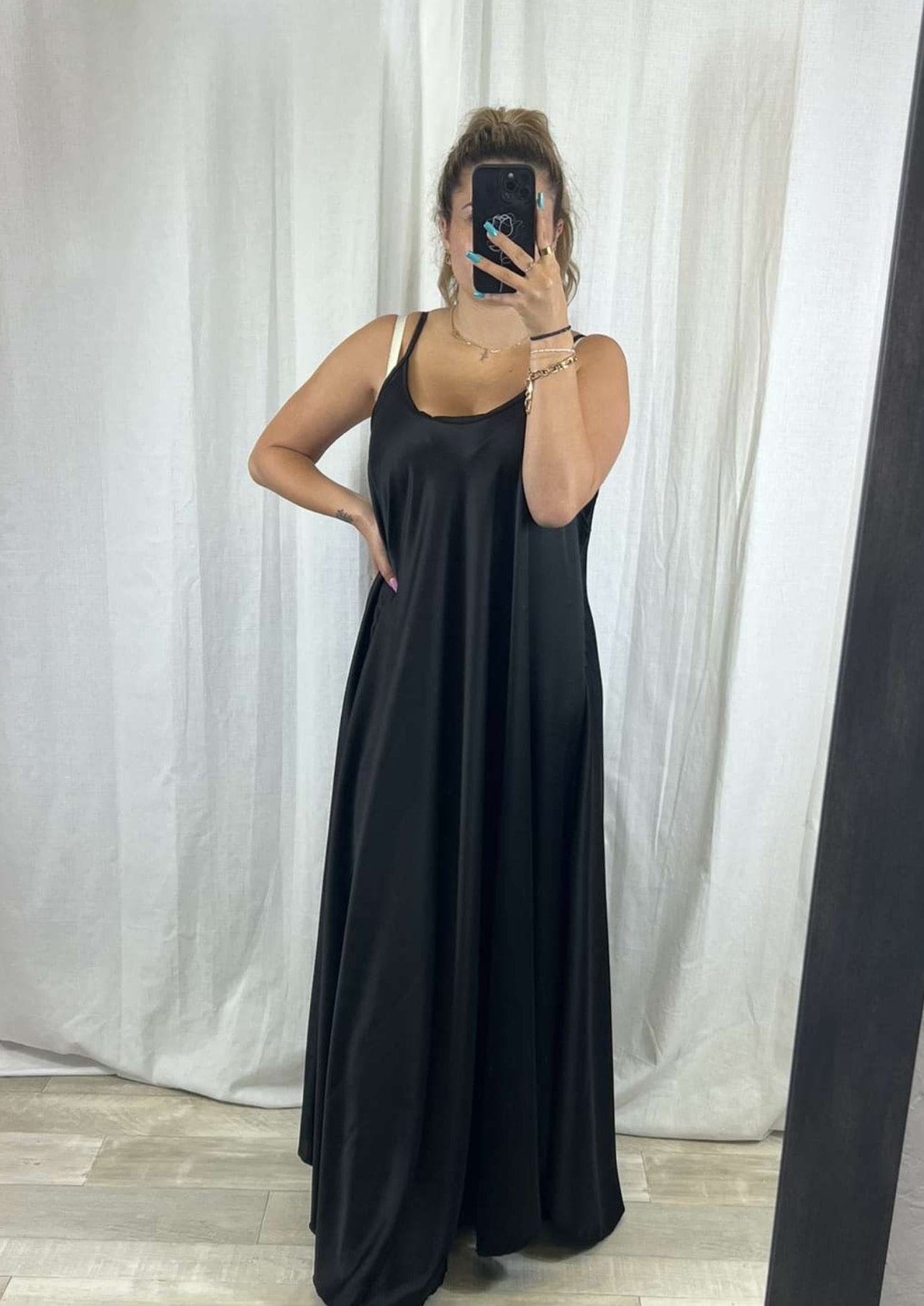 Robe Noir longue effet de soie - Boutique de vêtements pour femmes DRAGUIGNAN