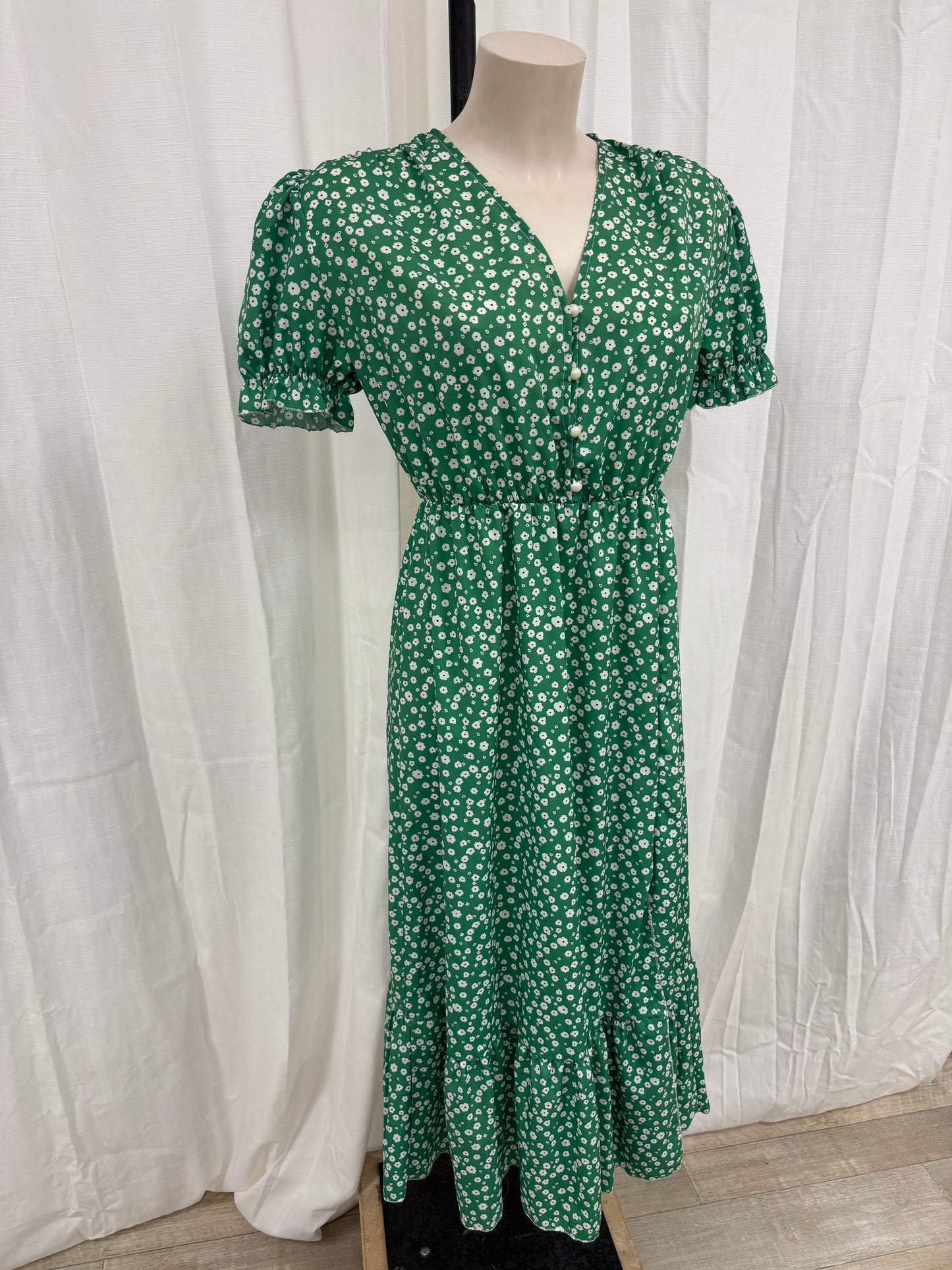 Robe à fleurs verte