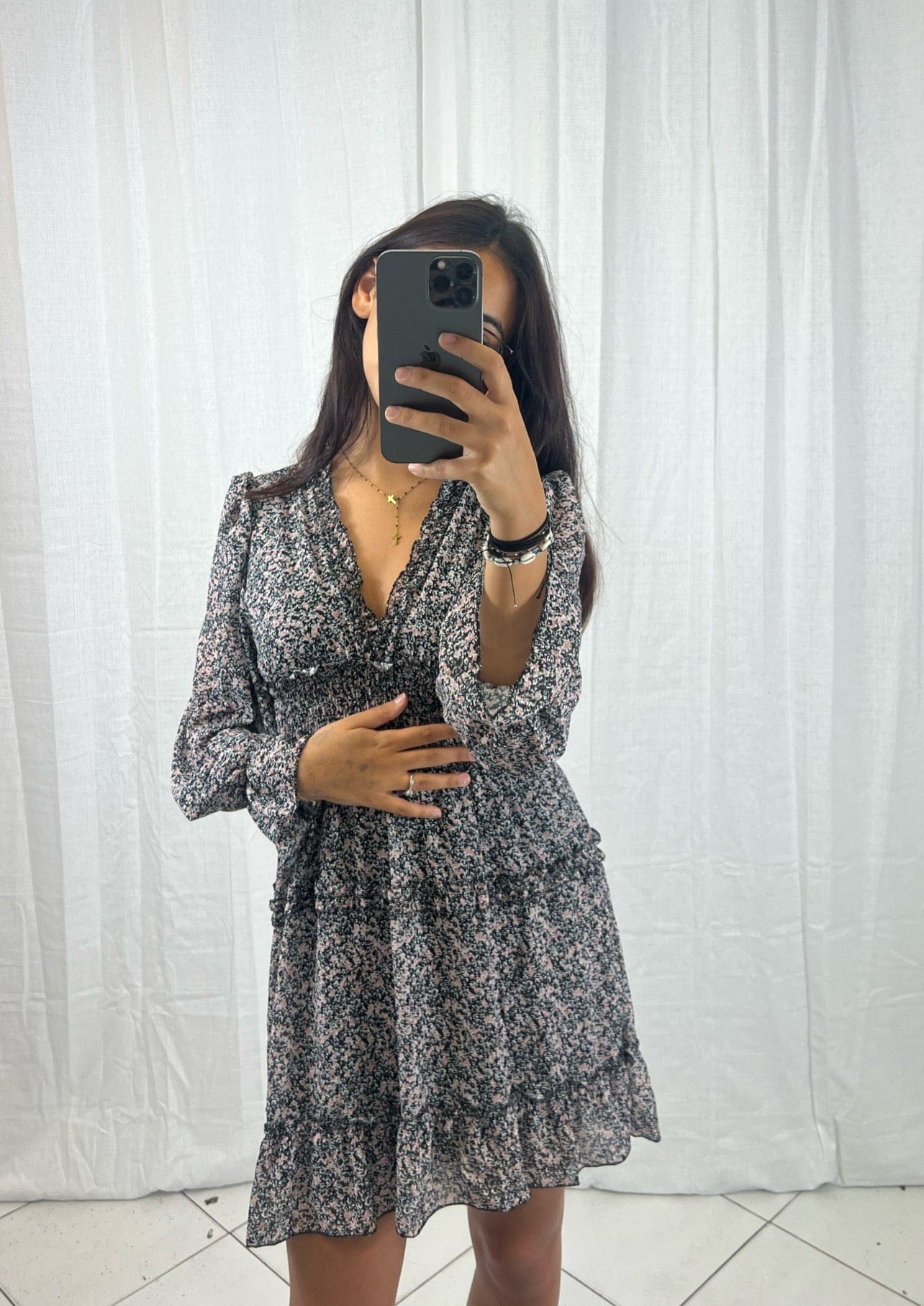 Robe courte fleuri Noir - Boutique de vêtements pour femmes DRAGUIGNAN