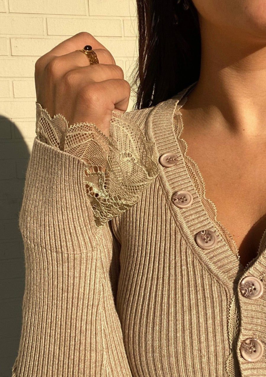 Pull Beige - Boutique de vêtements pour femmes DRAGUIGNAN