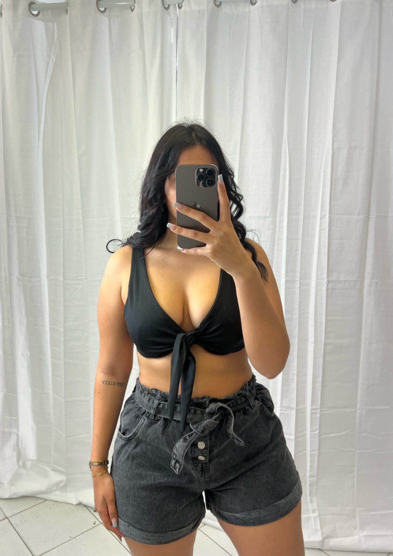 Short en jean Noir - Boutique de vêtements pour femmes DRAGUIGNAN