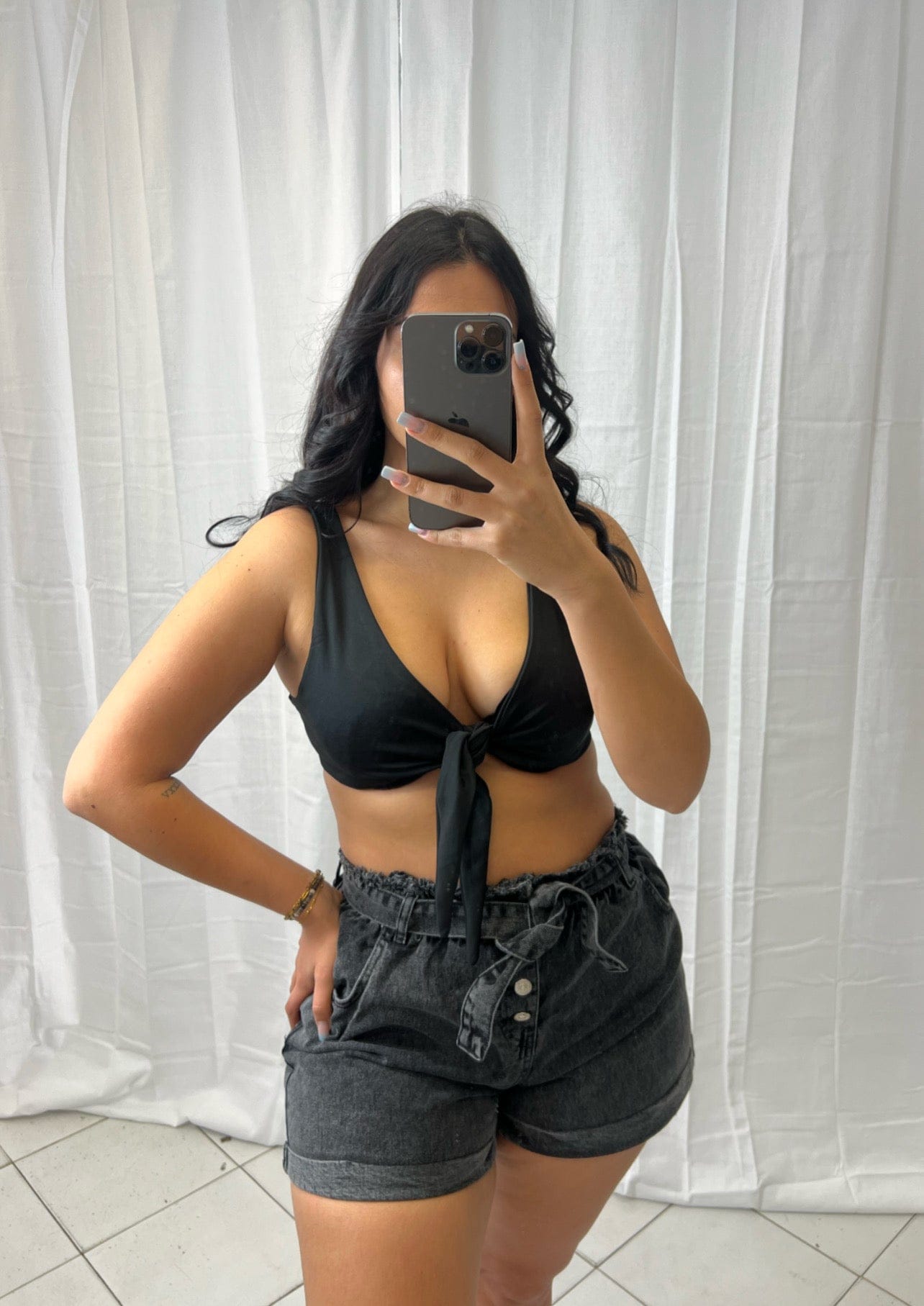Short en jean Noir - Boutique de vêtements pour femmes DRAGUIGNAN