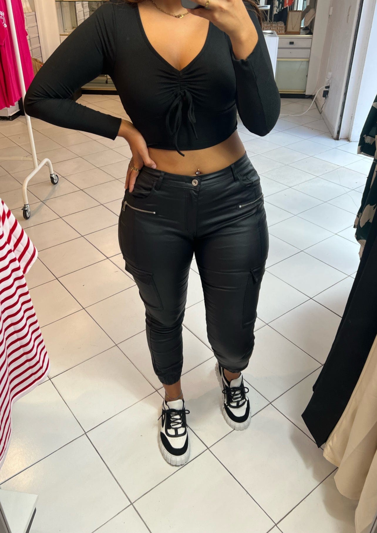 Cargo similicuir noir - Boutique de vêtements pour femmes DRAGUIGNAN