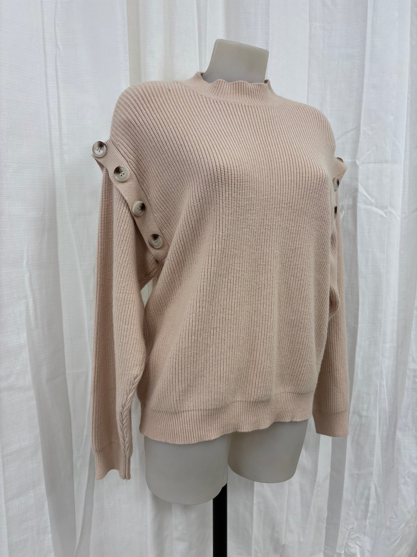 Pull beige à boutons