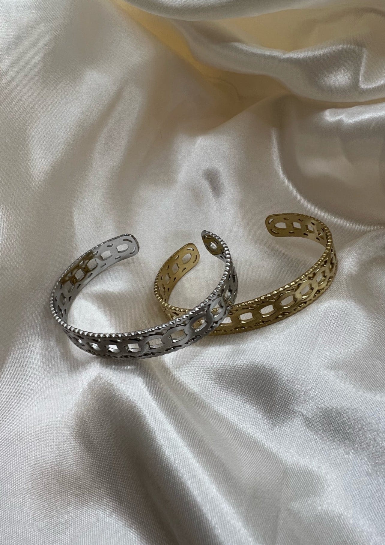 Manchette bracelet Argenté en acier inoxydable - Boutique de vêtements pour femmes DRAGUIGNAN