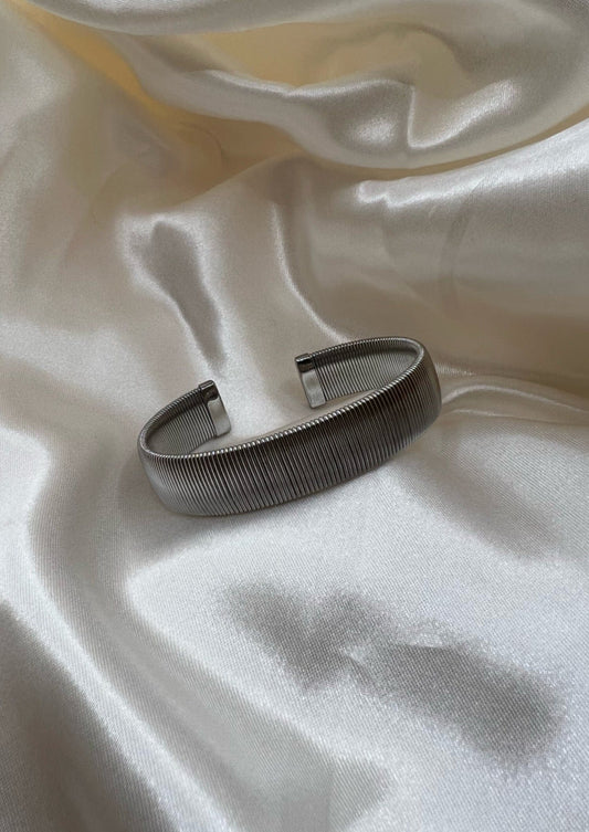 Manchette bracelet Argenté en acier inoxydable - Boutique de vêtements pour femmes DRAGUIGNAN
