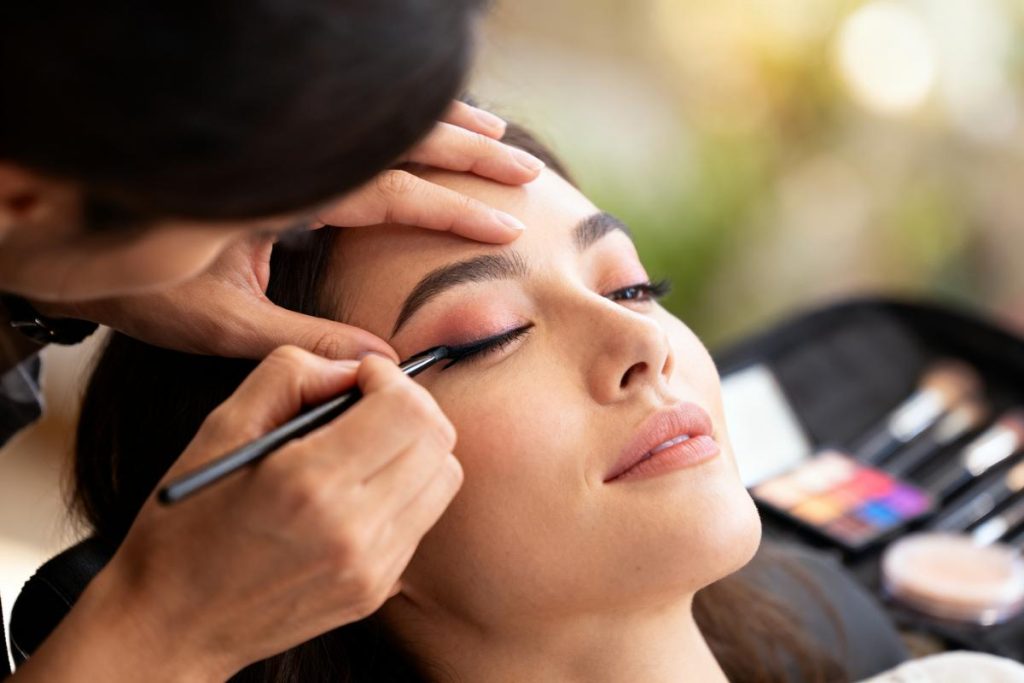 Eye liner permanent avis : est-ce vraiment une bonne idée ?
